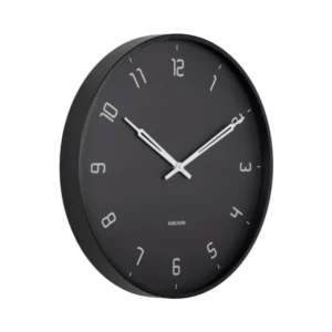 Schwarze Wanduhr mit rundem Gehäuse, Strichindizes und weißen Zeigern