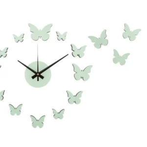 Wanduhr mit Schmetterlingen, hellgrünem Zifferblatt und schwarzen Zeigern