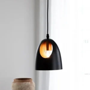 Pendelleuchte „Black Beauty" – Mit edlem kupferfarbenen Innendesign