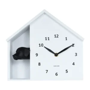 Wanduhr im Hausdesign, weißes Gehäuse mit schwarzen Zeigern und Hundekopf-Aussparung
