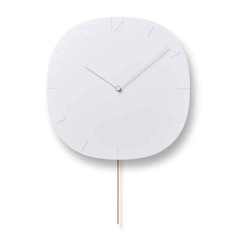 Weiße runde Wanduhr mit feinen Zeigern und rotem Pendelteil