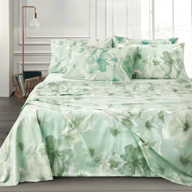 Odette duvet cover and sheet set in 100% long-staple cotton with elegant embroidered detail