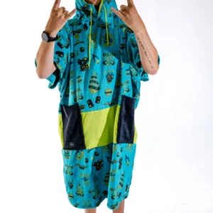 Poncho surf oversize ALL-IN Big Foot Rock, capuche relevée, print Rock and Surf turquoise jaune fluo, SS26